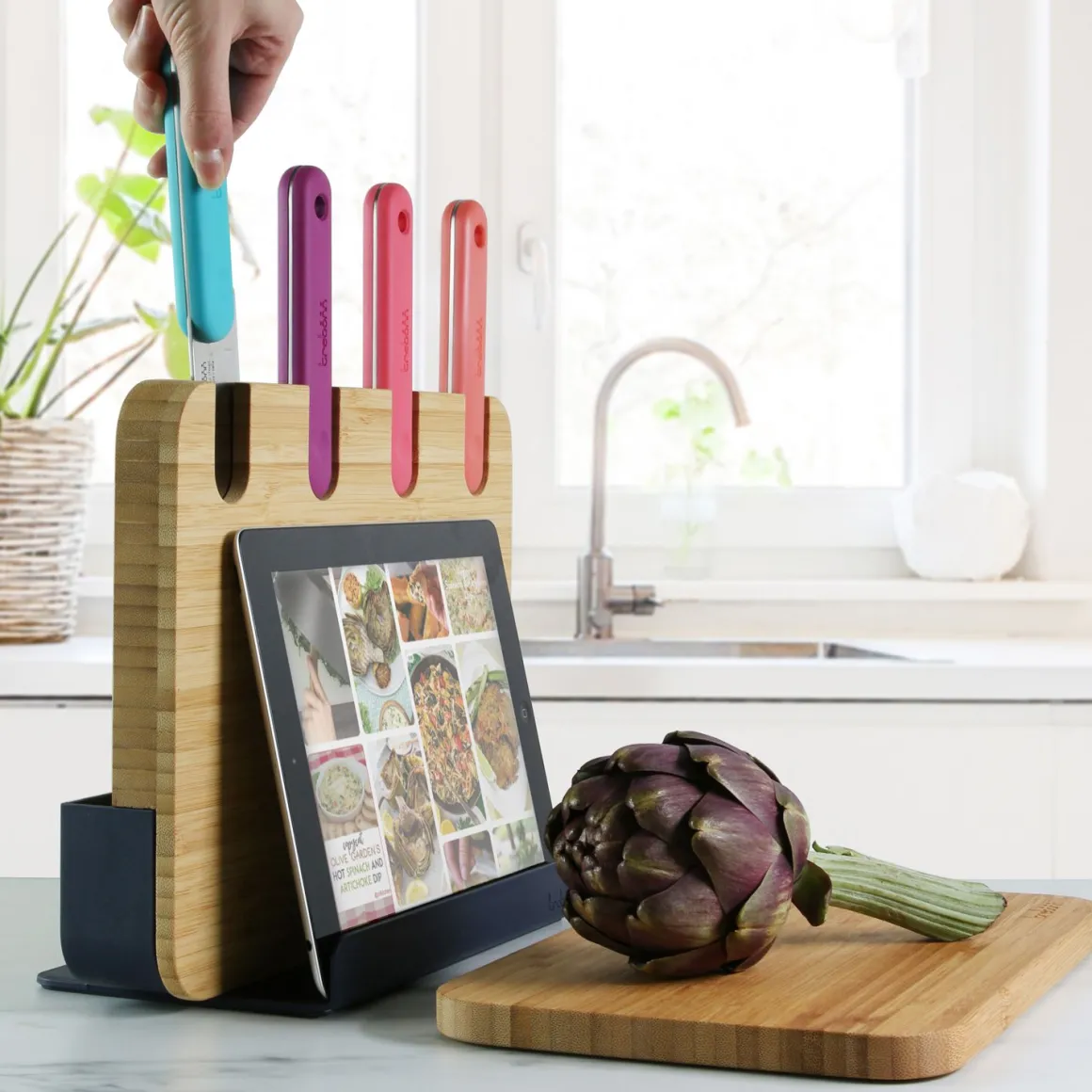 CEPPO 4 COLTELLI BLOCK IN ACCIAIO INOX CON TAGLIERE IN BAMBU' NATURALE
