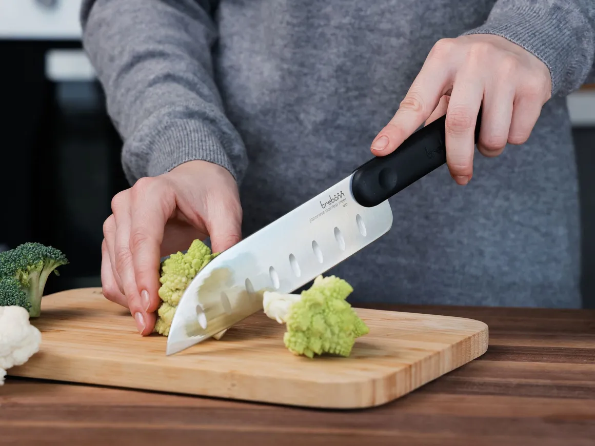 COLTELLO DA CUCINA SANTOKU KNIFE IN ACCIAIO INOX MANICO NERO