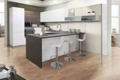 Cucina completa con maniglia a gola: cucina in bianco lucido moderna