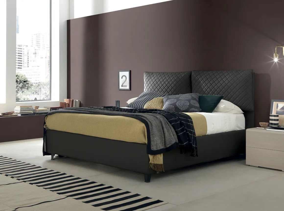 Letto matrimoniale in ecopelle nera modello KATO