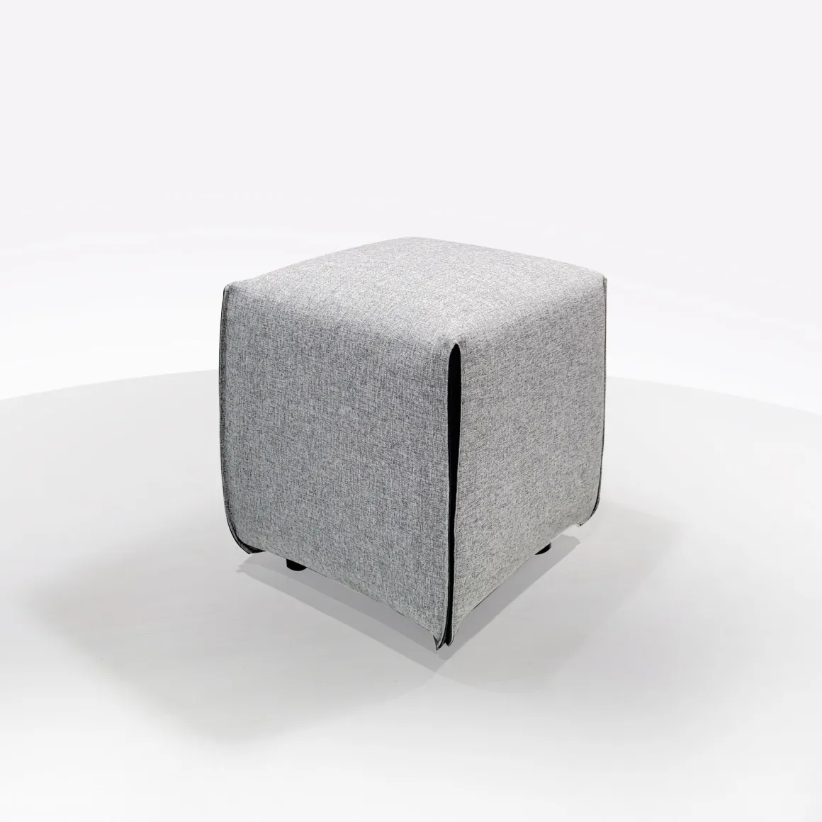 POUF IMBOTTITO CM 42X42 H.45 IN TESSUTO GRIGIO CHIARO : vendita online POUF IMBOTTITO CM 42X42 H.45 IN TESSUTO GRIGIO CHIARO in offerta
