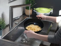 SCOLAPASTA LINEA HELM LARGE IN MELAMINA NERO DIAM. 30CM