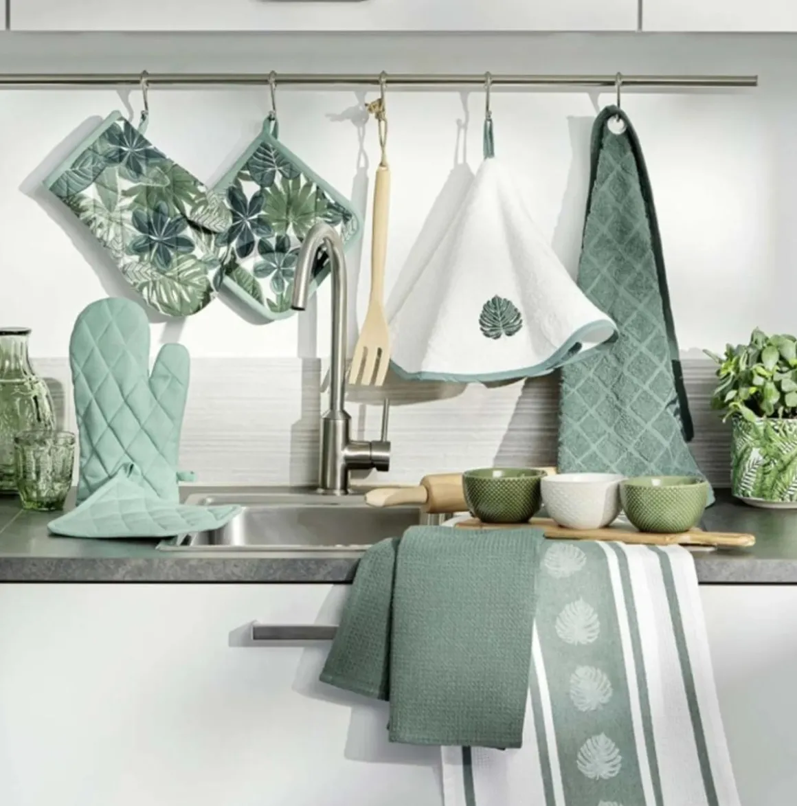 SET GUANTO DA CUCINA + PRESINA IN COTONE UNITO VERDE SALVIA: vendita online SET GUANTO DA CUCINA + PRESINA IN COTONE UNITO VERDE SALVIA in offerta