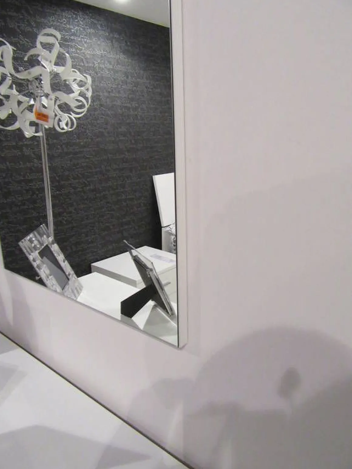 SPECCHIERA RETTANGOLARE CM 88X55 BORDO BIANCO FRASSINATO: vendita online SPECCHIERA RETTANGOLARE CM 88X55 BORDO BIANCO FRASSINATO in offerta