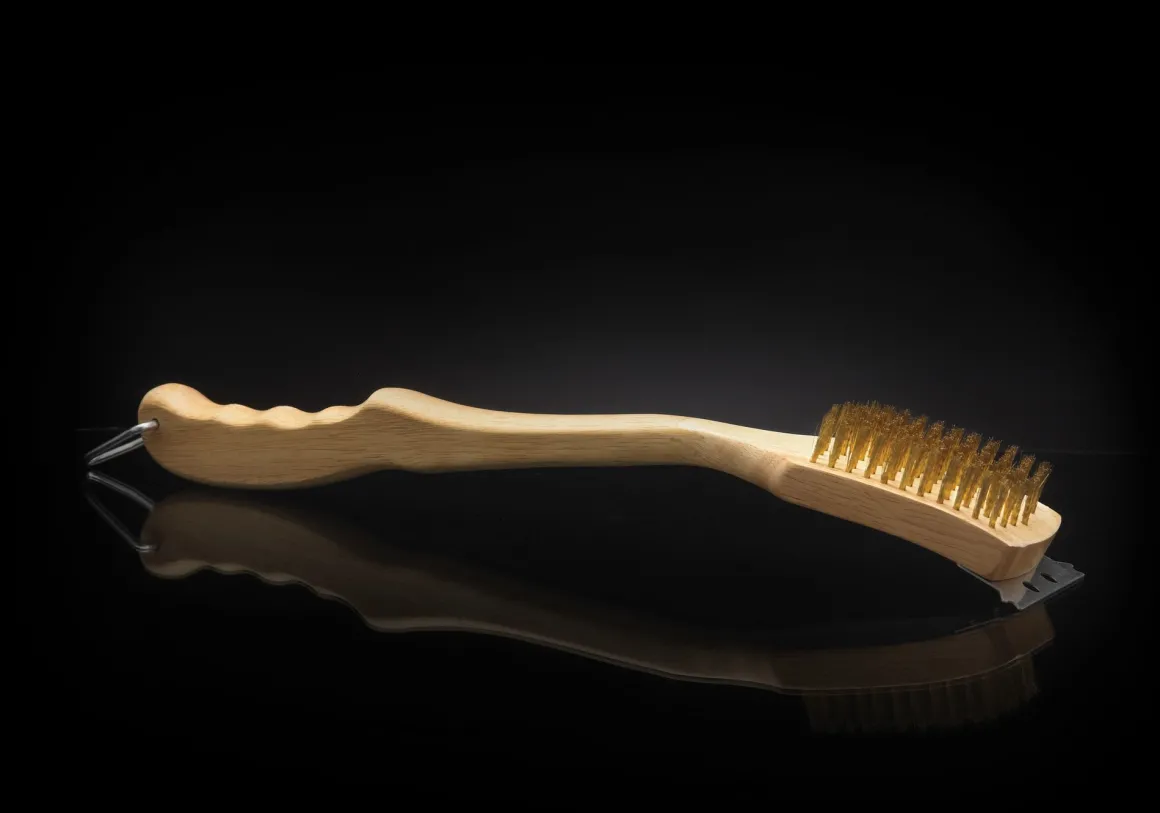 Vendita online di NAPOLEON - SPAZZOLA IN LEGNO CON GRIGLIA IN GHISA 46CM