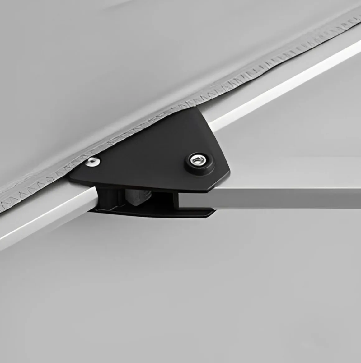 Vendita online di OMBRELLONE A PALO CENTRALE CON LED DIAM MT 3 GRIGIO CHIARO