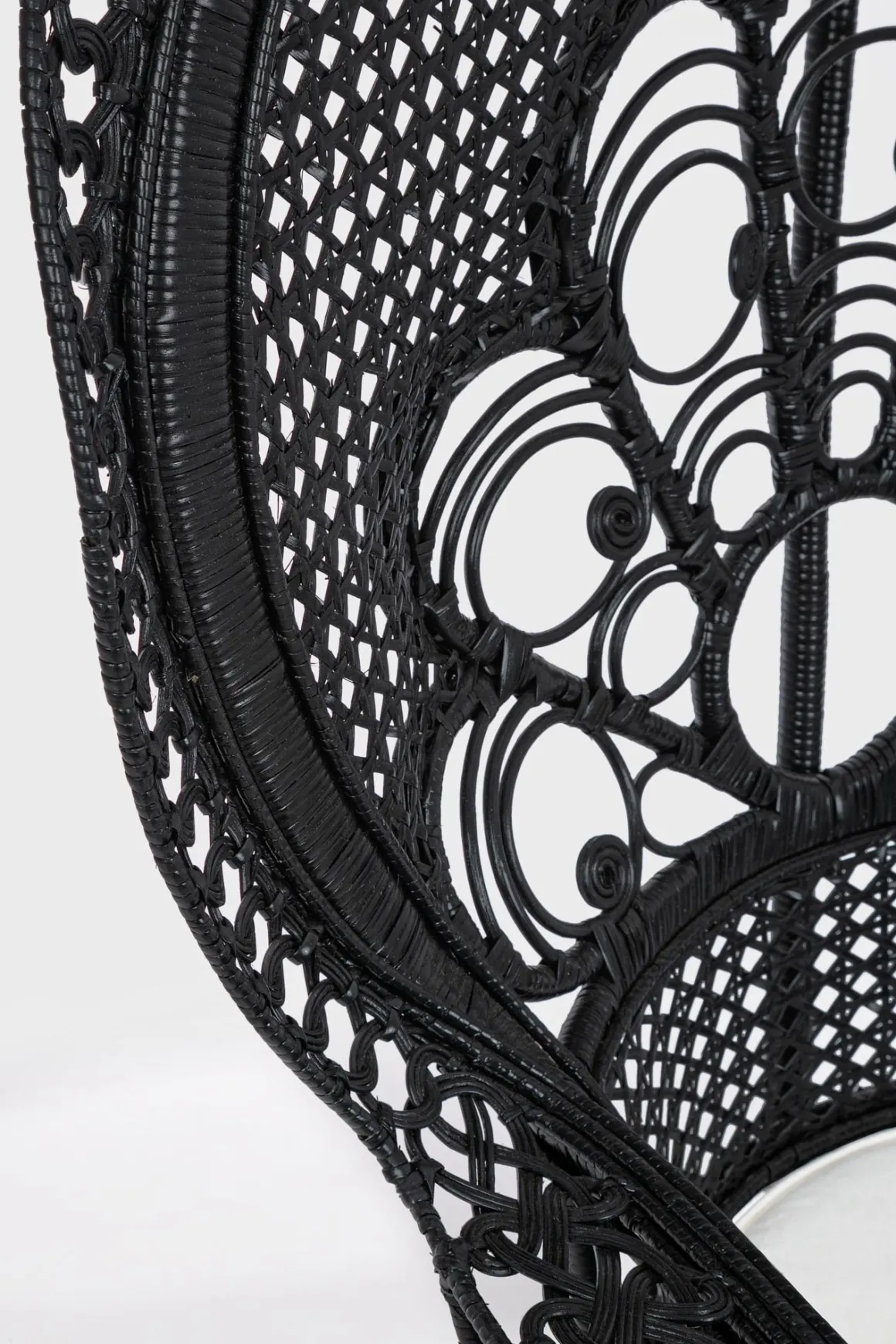 Vendita online di POLTRONA MOD. PEACOCK IN RATTAN NERO