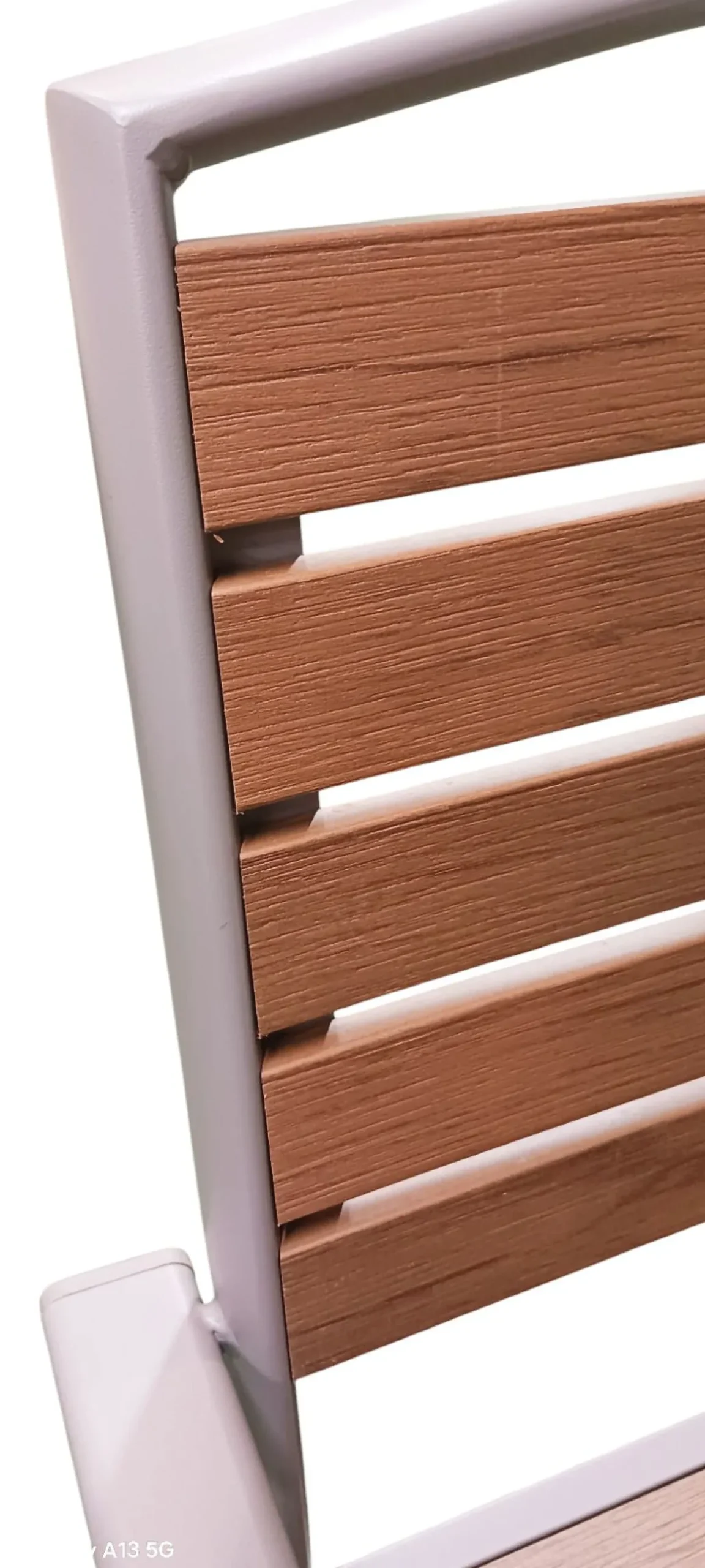 Vendita online di SET TAVOLO + 6 SEDIE IN ALLUMINIO TORTORA E PVC EFFETTO LEGNO NATURALE