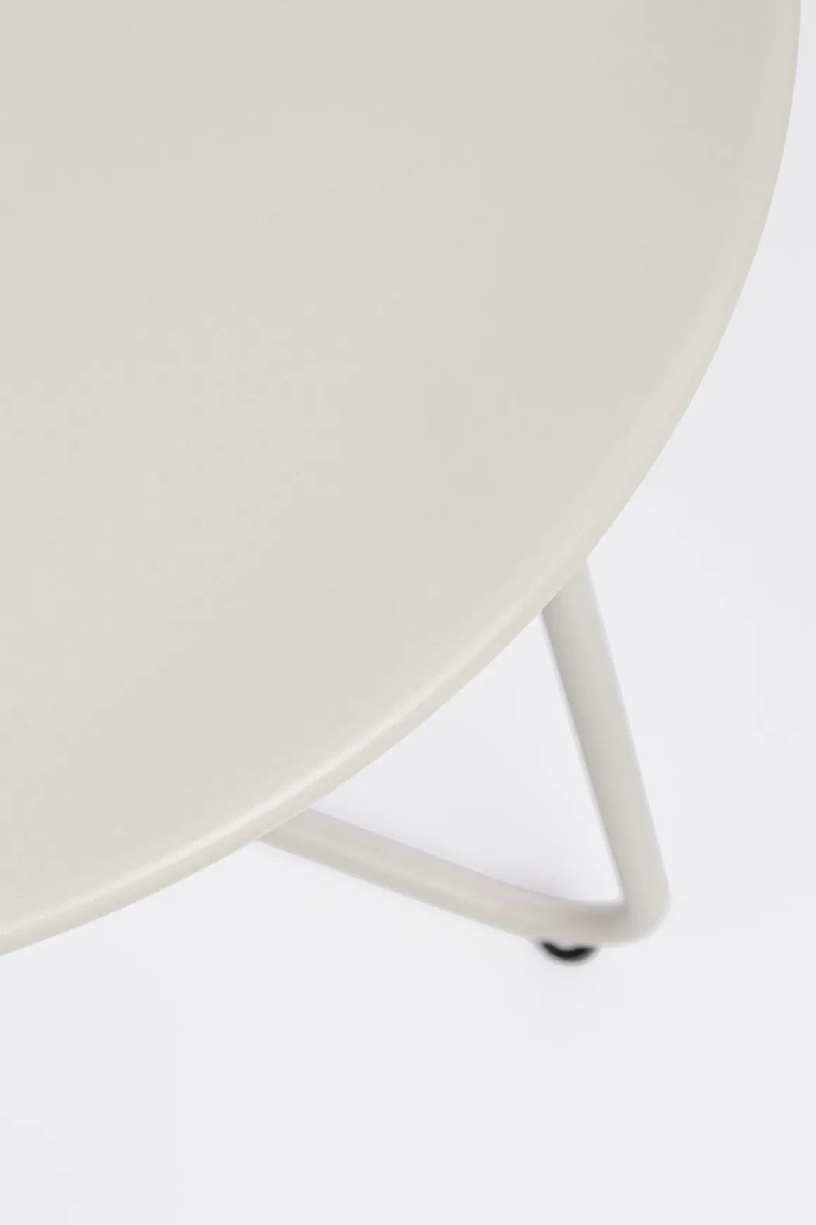 Vendita online di TAVOLINO MOD. AUSTIN DIAM. CM 45 H.45 METALLO GESSO OPACO