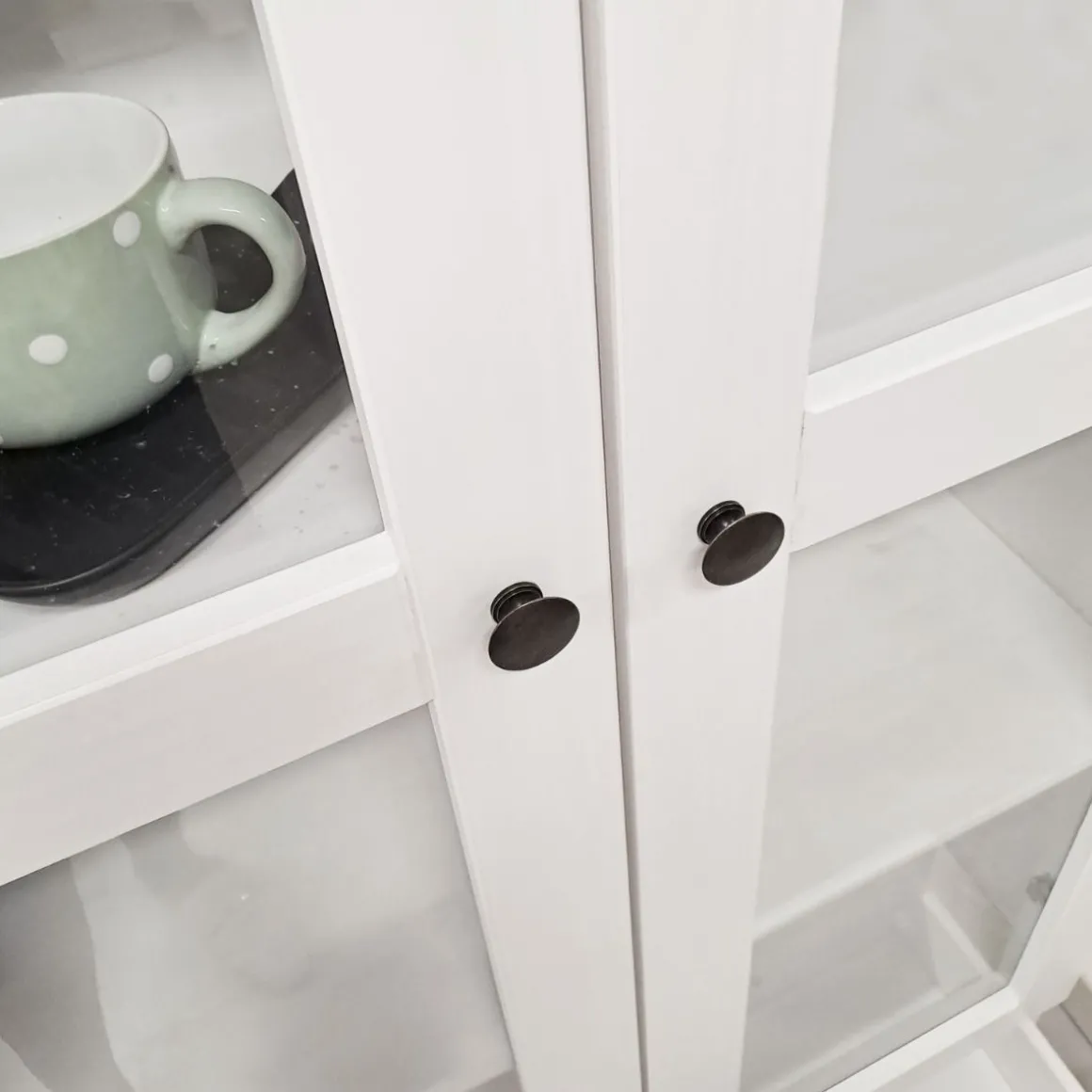 Vetrina bianca: vetrina bianco opaco in legno massello