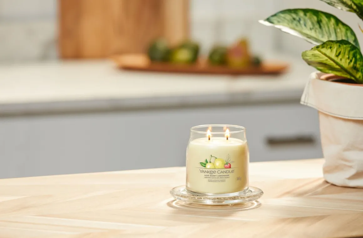 YANKEE CANDLE - GIARA MEDIA 2 STOPPINI ICED BERRY LEMONADE: vendita online YANKEE CANDLE - GIARA MEDIA 2 STOPPINI ICED BERRY LEMONADE in offerta