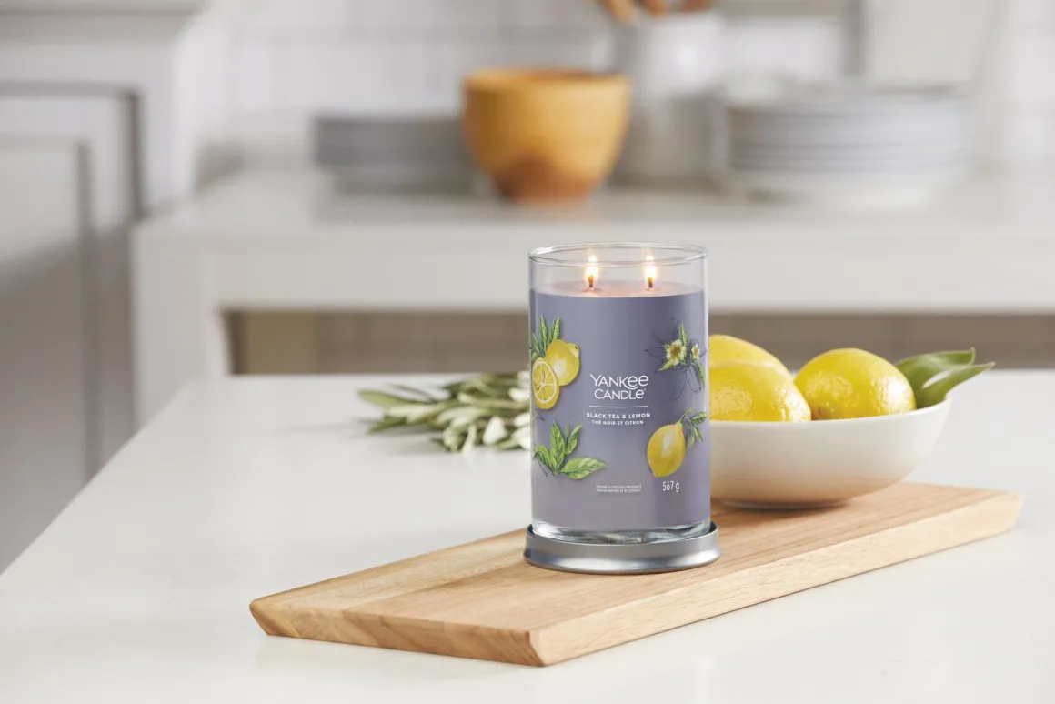 YANKEE CANDLE - TUMBLER GRANDE 2 STOPPINI BLACK TEA AND LEMON: vendita online YANKEE CANDLE - TUMBLER GRANDE 2 STOPPINI BLACK TEA AND LEMON in offerta
